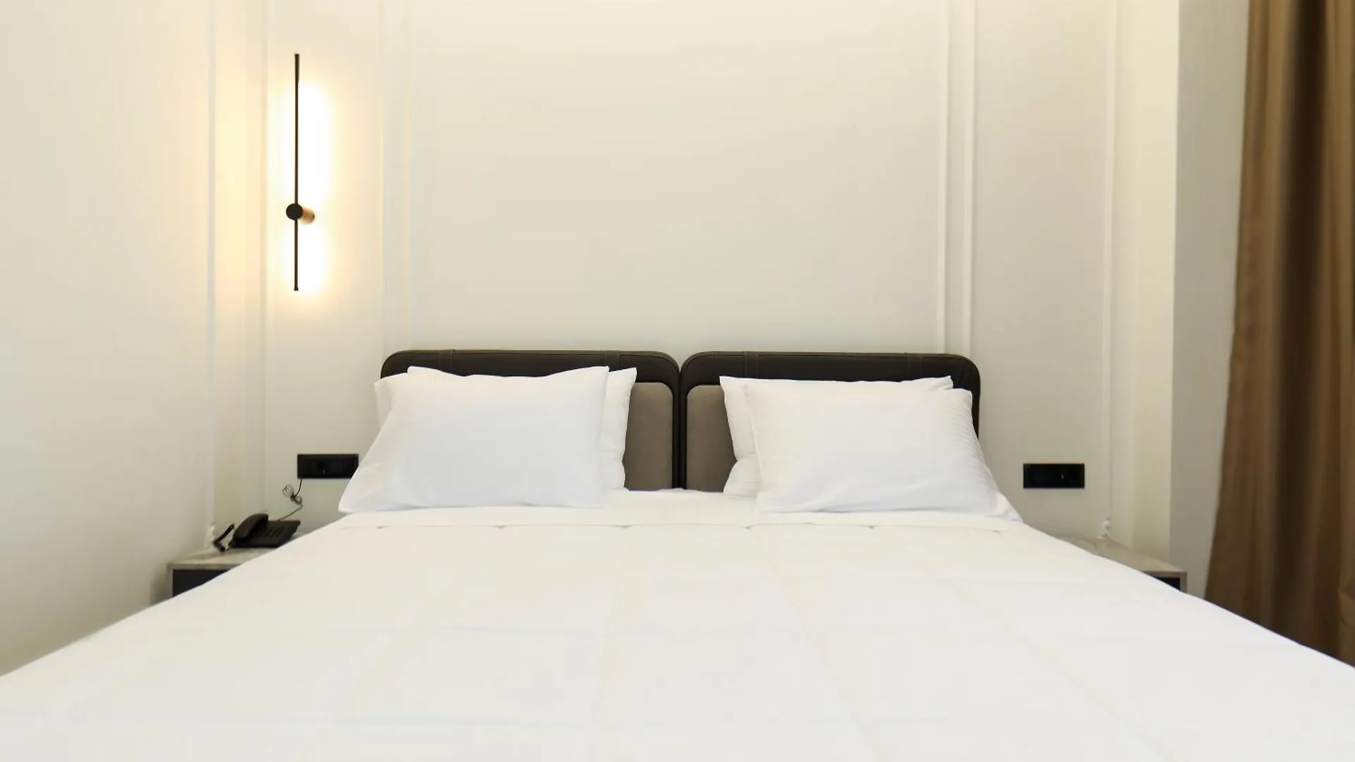 Hotel Adore Vlorë 4*,