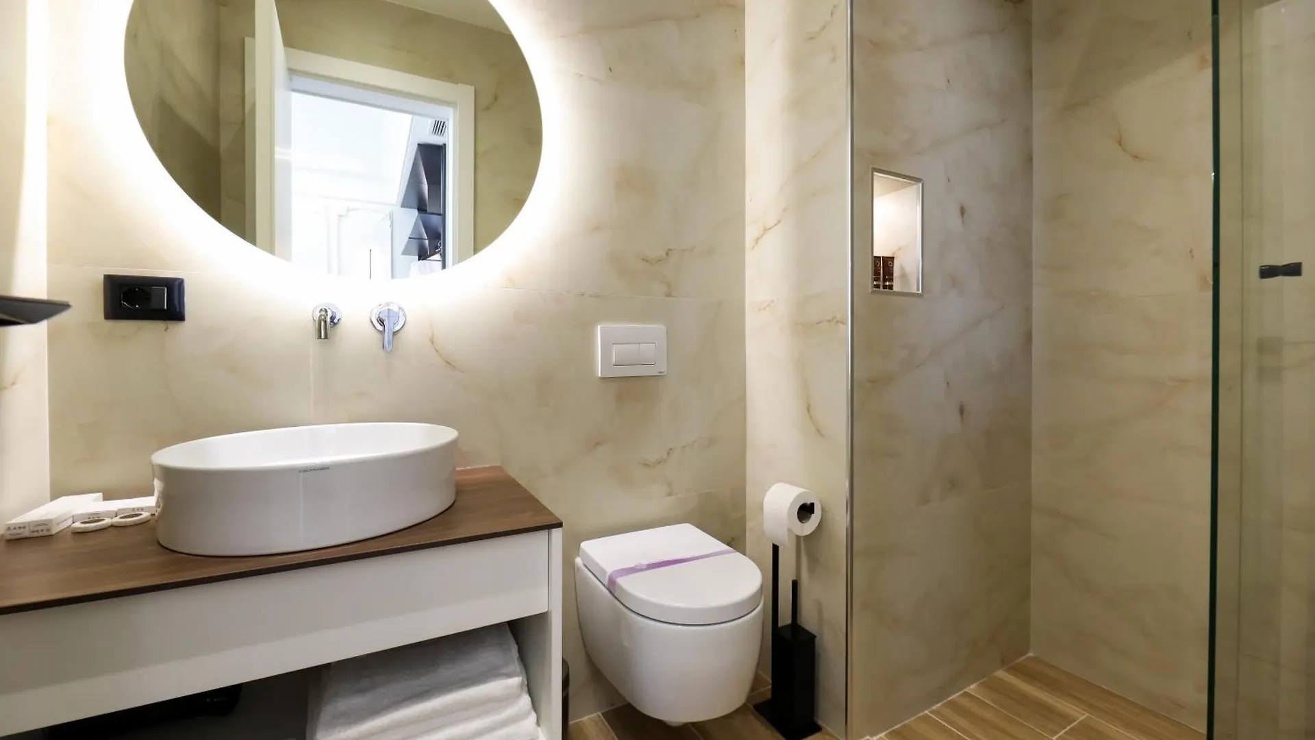 Hotel Adore Vlorë Albanien