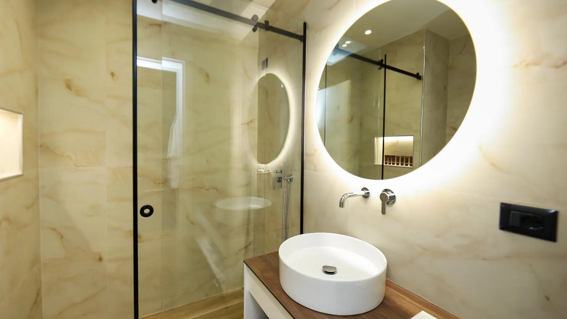 Hotel Adore Vlorë